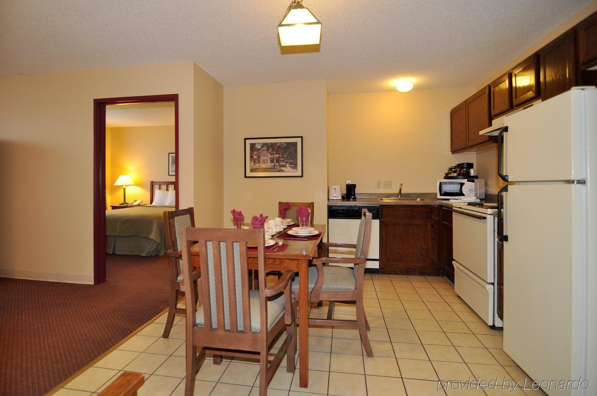 Norwood Inn And Suites Chaska Rum bild
