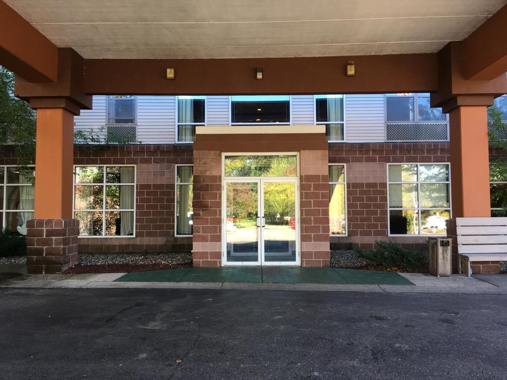 Norwood Inn And Suites Chaska Exteriör bild