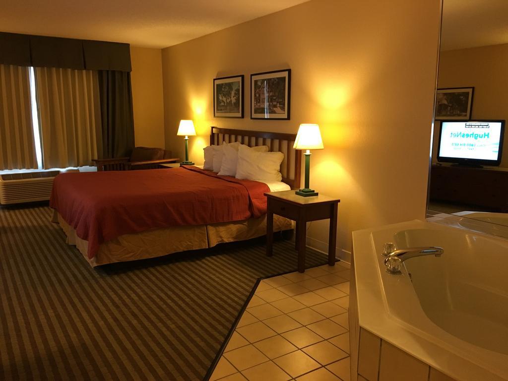 Norwood Inn And Suites Chaska Exteriör bild