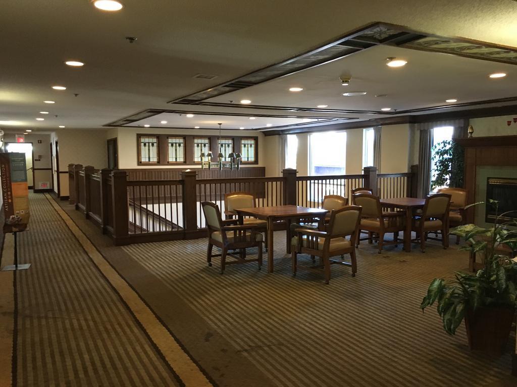 Norwood Inn And Suites Chaska Exteriör bild