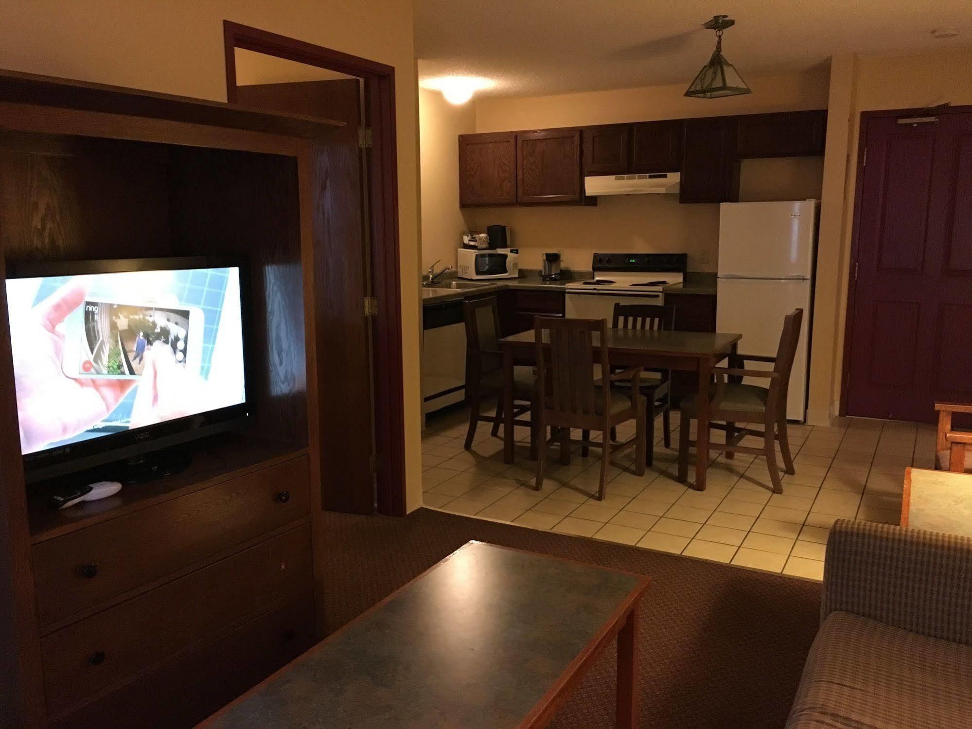 Norwood Inn And Suites Chaska Exteriör bild