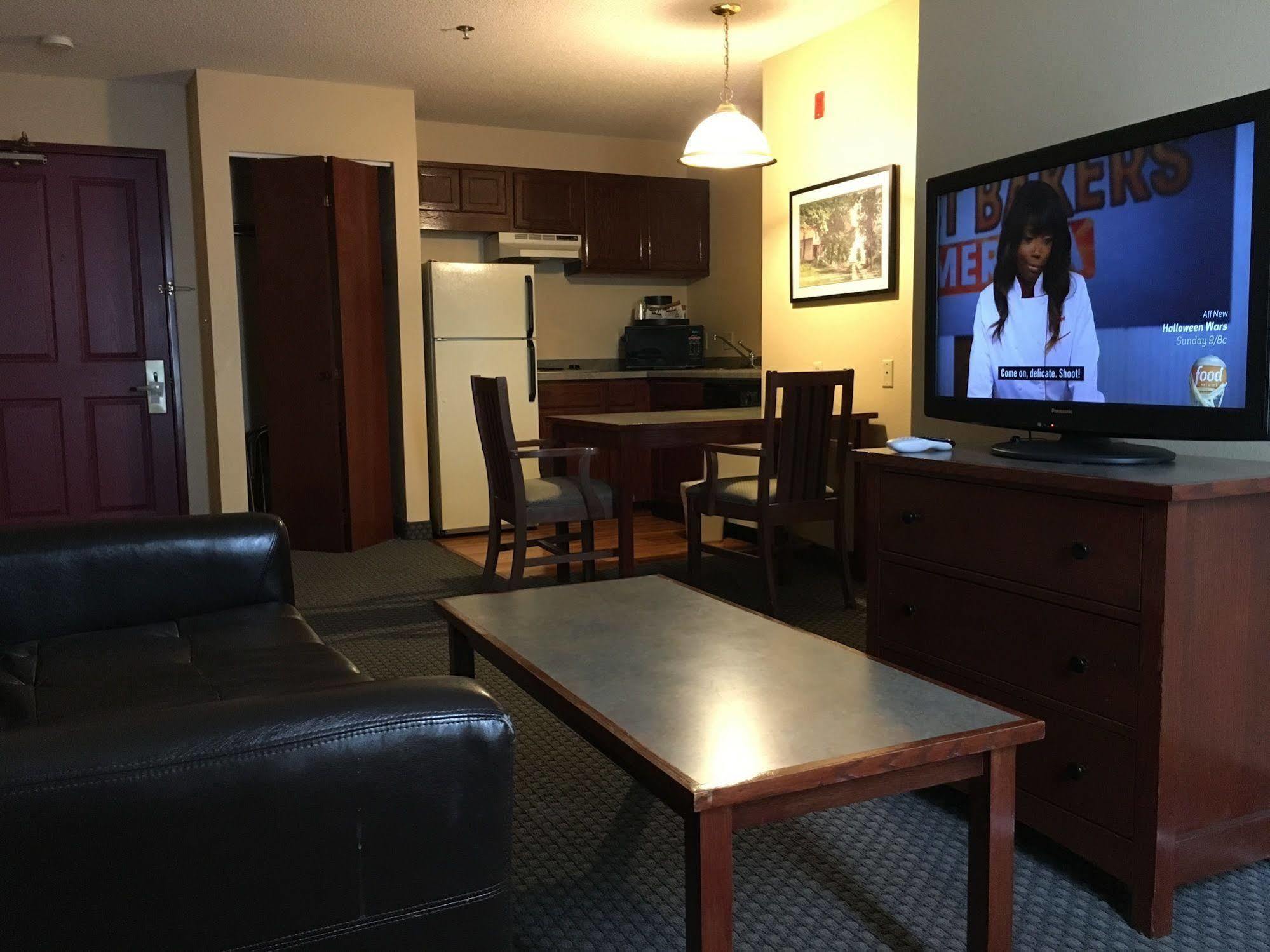 Norwood Inn And Suites Chaska Exteriör bild