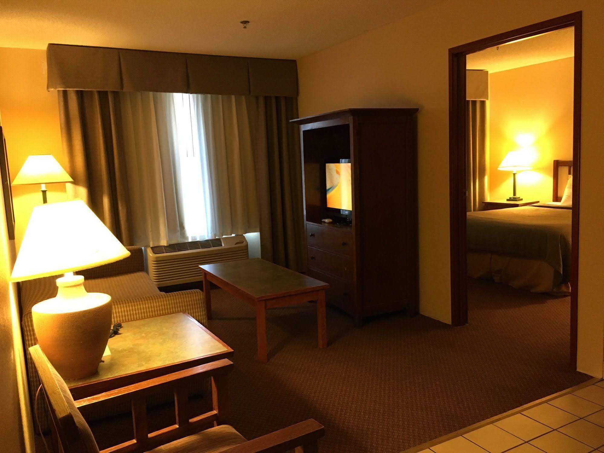 Norwood Inn And Suites Chaska Exteriör bild