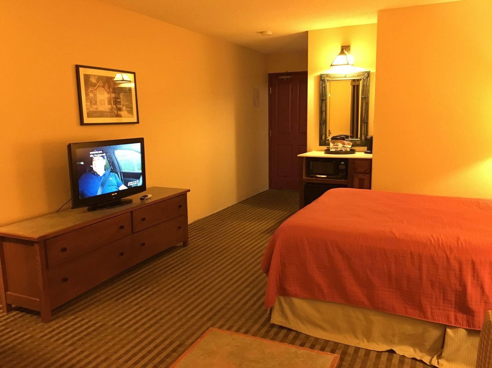 Norwood Inn And Suites Chaska Exteriör bild